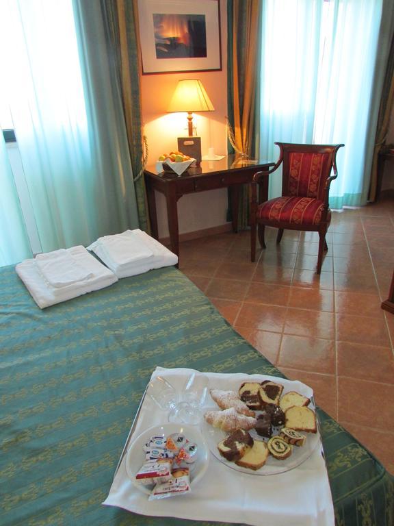 Emmaus Hotel زافيرانا إتنيا الغرفة الصورة