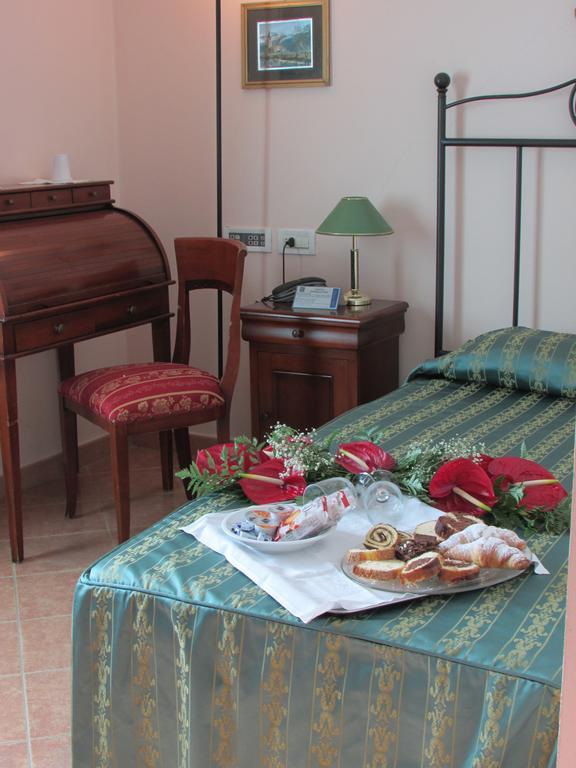 Emmaus Hotel زافيرانا إتنيا الغرفة الصورة