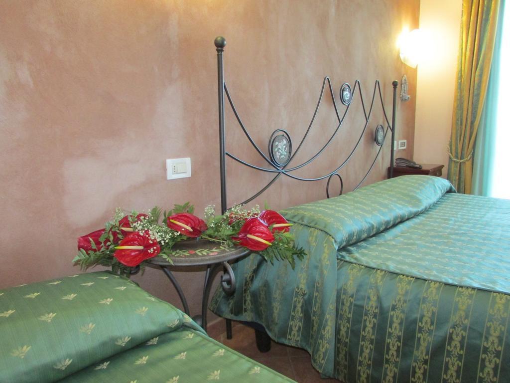 Emmaus Hotel زافيرانا إتنيا الغرفة الصورة