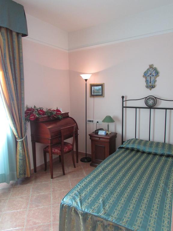 Emmaus Hotel زافيرانا إتنيا الغرفة الصورة