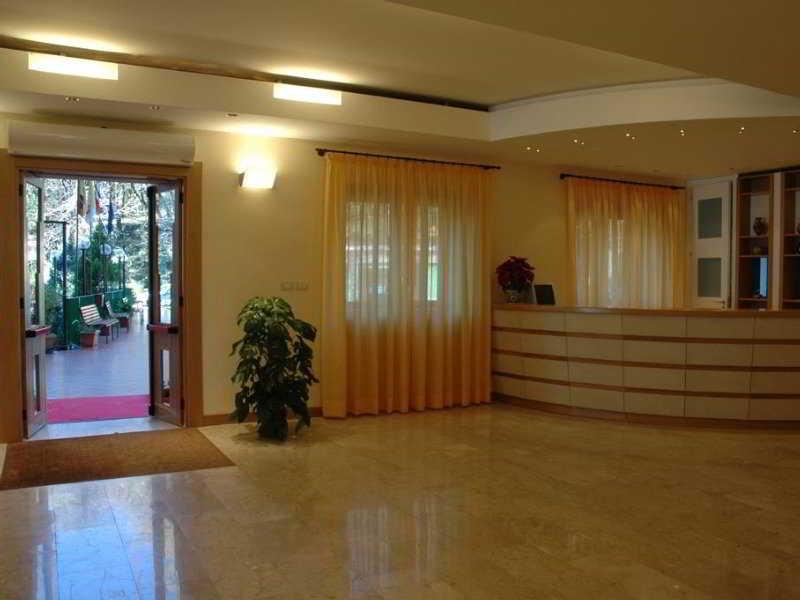 Emmaus Hotel زافيرانا إتنيا المظهر الخارجي الصورة
