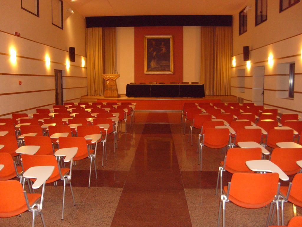 Emmaus Hotel زافيرانا إتنيا المظهر الخارجي الصورة