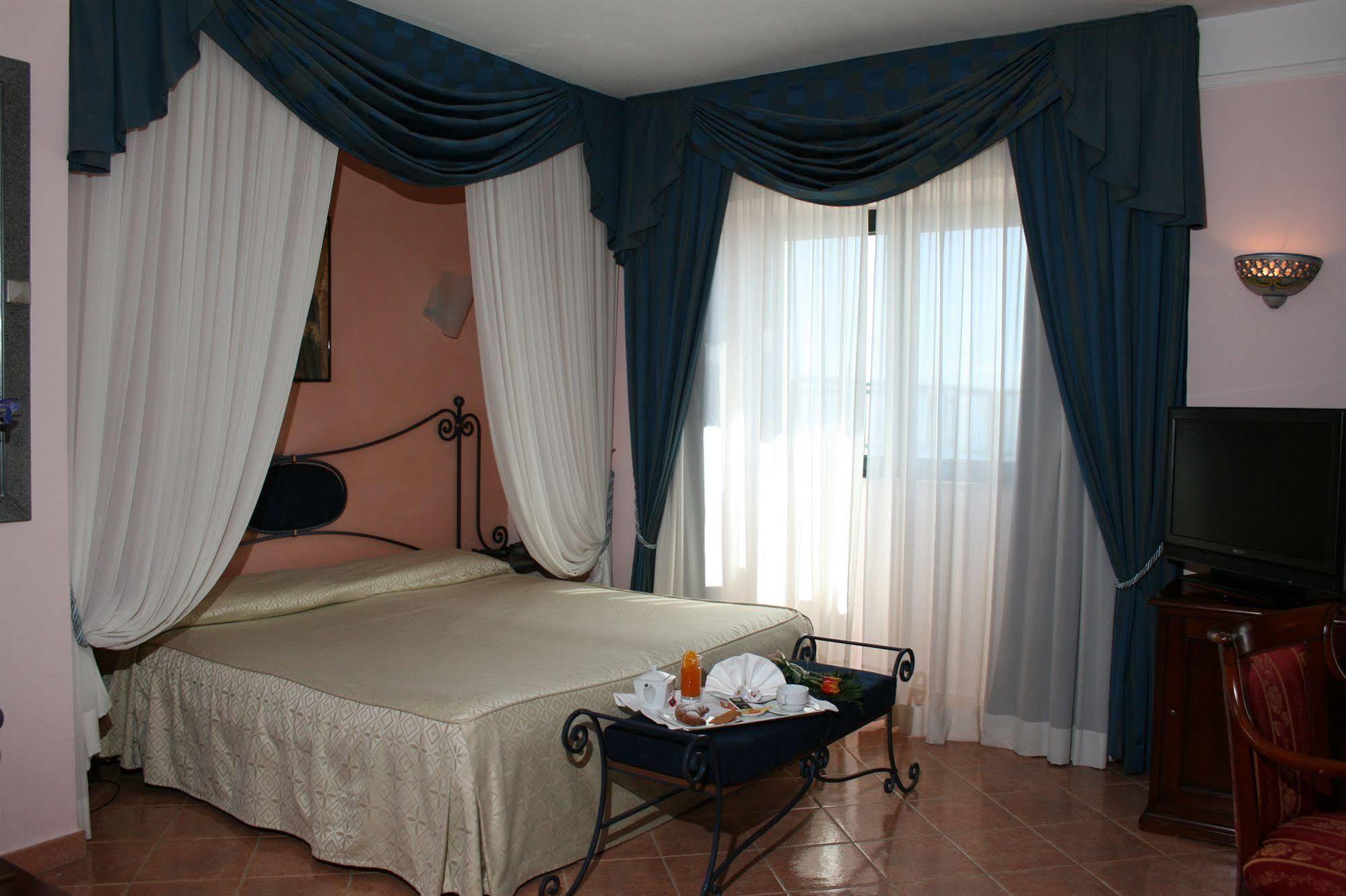 Emmaus Hotel زافيرانا إتنيا المظهر الخارجي الصورة